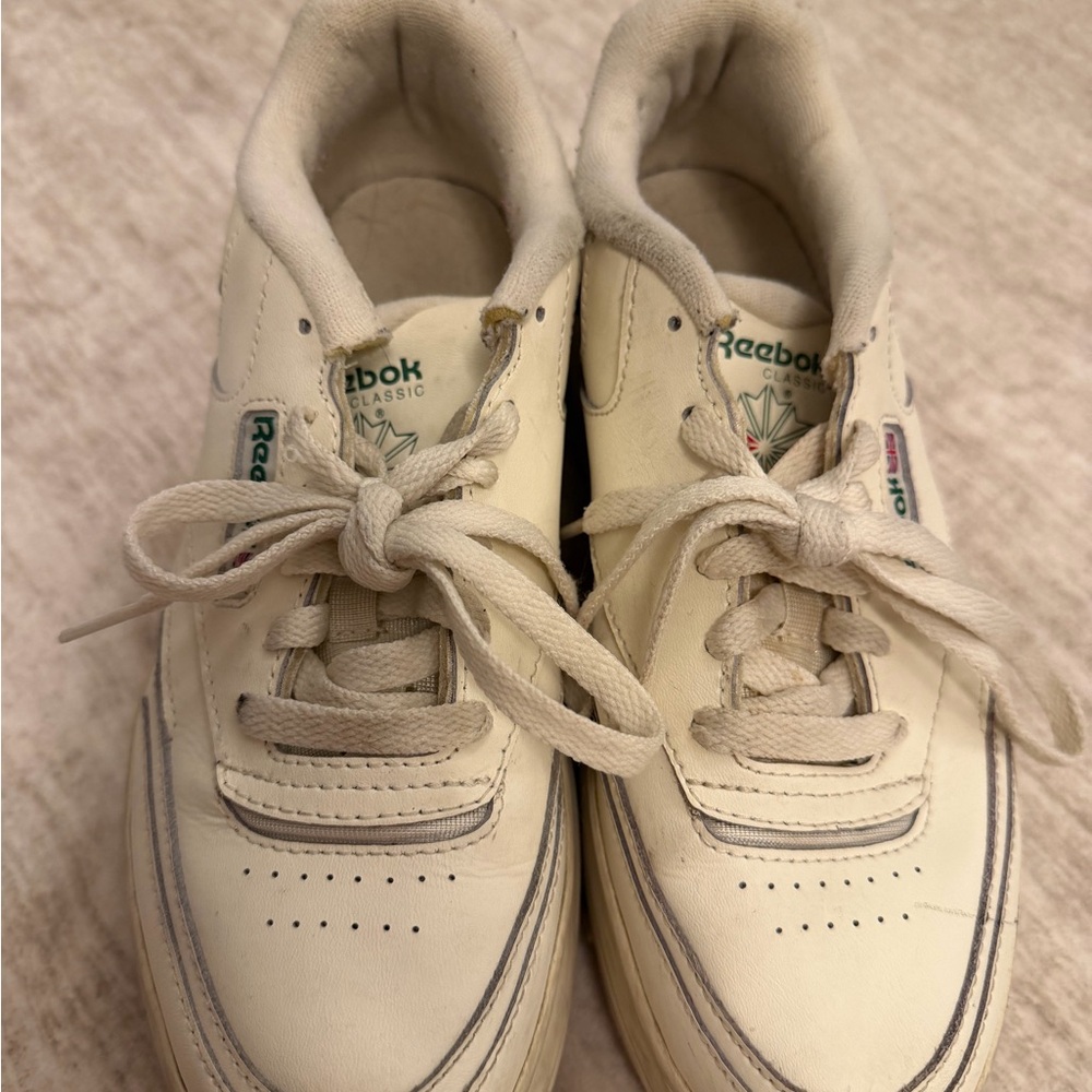 Reebok womens platform Classic White Sneakers Size 8.5 great condition